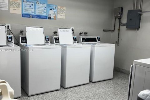 Купить кондоминиум в Майами, Флорида 1 спальня, 63.92м2, № 2015084 - фото 26