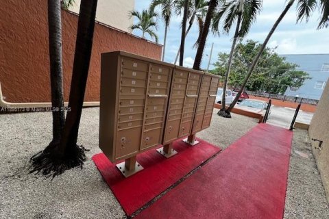 Купить кондоминиум в Майами, Флорида 1 спальня, 63.92м2, № 2015084 - фото 24