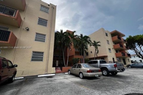 Купить кондоминиум в Майами, Флорида 1 спальня, 63.92м2, № 2015084 - фото 2