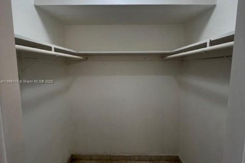 Купить кондоминиум в Майами, Флорида 1 спальня, 63.92м2, № 2015084 - фото 20