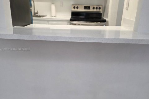 Купить кондоминиум в Майами, Флорида 1 спальня, 63.92м2, № 2015084 - фото 12