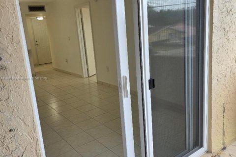 Купить кондоминиум в Майами, Флорида 1 спальня, 63.92м2, № 2015084 - фото 21