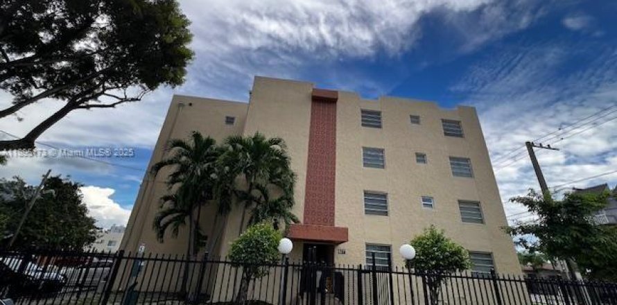 Кондоминиум с 1 спальней в Майами, Флорида № 2015084