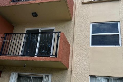 Купить кондоминиум в Майами, Флорида 1 спальня, 63.92м2, № 2015084 - фото 4