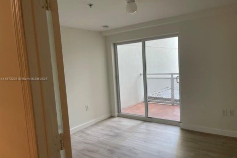 Condo in Miami, Florida, 2 bedrooms  № 1920462 - photo 8