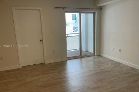 Condo in Miami, Florida, 2 bedrooms  № 1920462 - photo 7