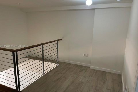 Condo in Miami, Florida, 2 bedrooms  № 1920462 - photo 10