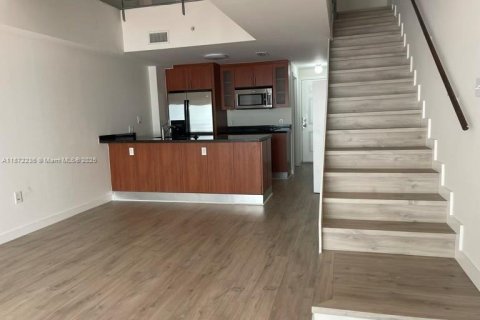 Condo in Miami, Florida, 2 bedrooms  № 1920462 - photo 3