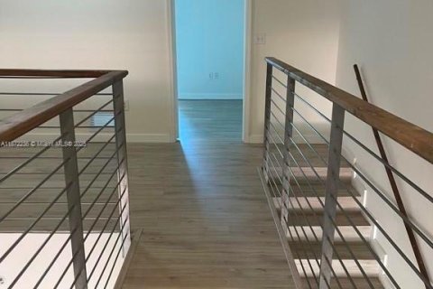 Condo in Miami, Florida, 2 bedrooms  № 1920462 - photo 9