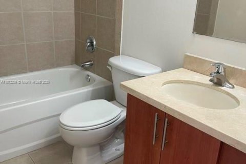 Condo in Miami, Florida, 2 bedrooms  № 1920462 - photo 11