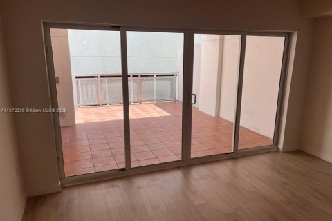 Condo in Miami, Florida, 2 bedrooms  № 1920462 - photo 6