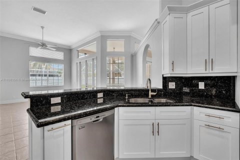 House in Weston, Florida 5 bedrooms, 274.62 sq.m. № 1823902 - photo 20