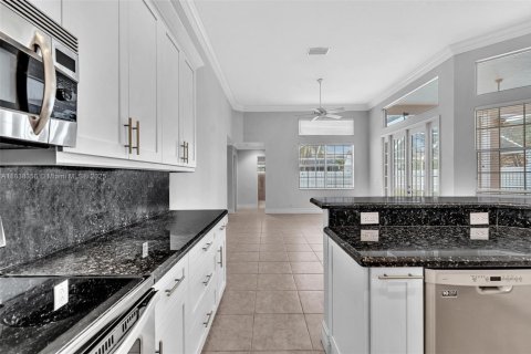 House in Weston, Florida 5 bedrooms, 274.62 sq.m. № 1823902 - photo 24