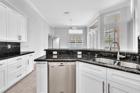 House in Weston, Florida 5 bedrooms, 274.62 sq.m. № 1823902 - photo 25