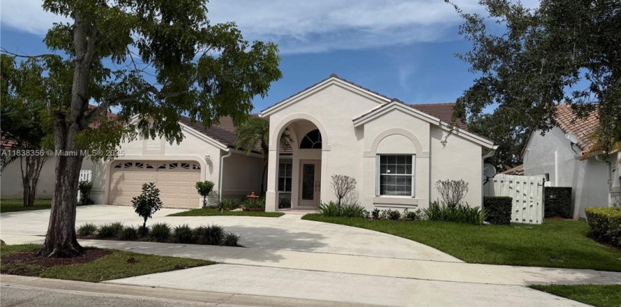 House in Weston, Florida 5 bedrooms, 274.62 sq.m. № 1823902