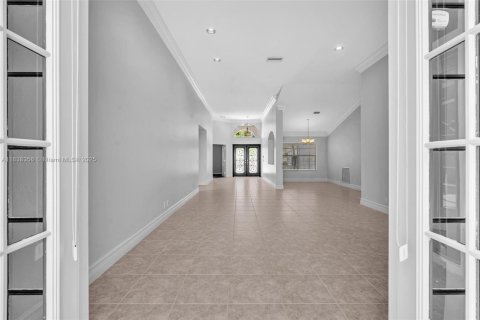 House in Weston, Florida 5 bedrooms, 274.62 sq.m. № 1823902 - photo 7