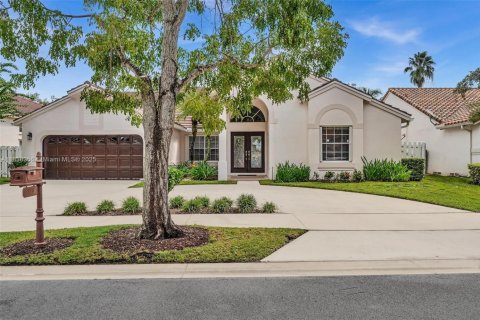 House in Weston, Florida 5 bedrooms, 274.62 sq.m. № 1823902 - photo 2