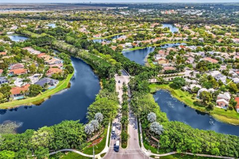 House in Weston, Florida 5 bedrooms, 274.62 sq.m. № 1823902 - photo 5