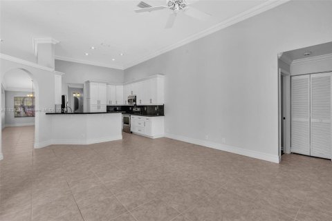 House in Weston, Florida 5 bedrooms, 274.62 sq.m. № 1823902 - photo 23