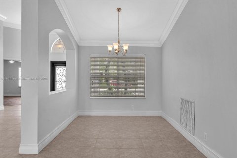 House in Weston, Florida 5 bedrooms, 274.62 sq.m. № 1823902 - photo 16