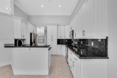 House in Weston, Florida 5 bedrooms, 274.62 sq.m. № 1823902 - photo 19