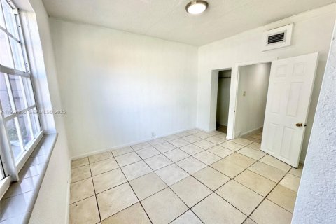 Apartamento en alquiler en Miami, Florida, 3 dormitorios, 116.41 m2 № 1992127 - foto 27