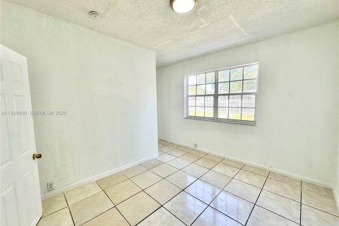 Apartamento en alquiler en Miami, Florida, 3 dormitorios, 116.41 m2 № 1992127 - foto 26