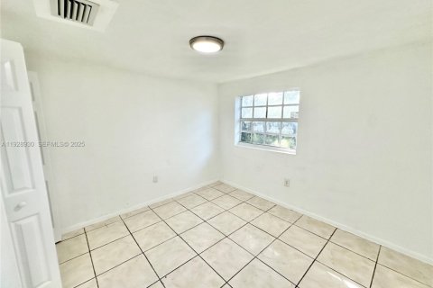 Apartamento en alquiler en Miami, Florida, 3 dormitorios, 116.41 m2 № 1992127 - foto 21