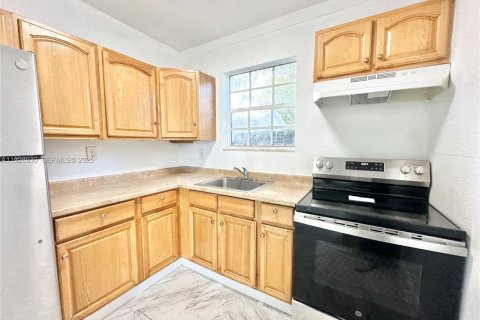 Apartamento en alquiler en Miami, Florida, 3 dormitorios, 116.41 m2 № 1992127 - foto 9