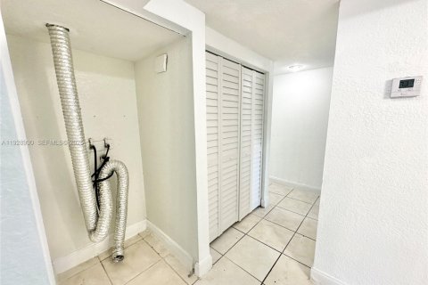 Apartamento en alquiler en Miami, Florida, 3 dormitorios, 116.41 m2 № 1992127 - foto 18