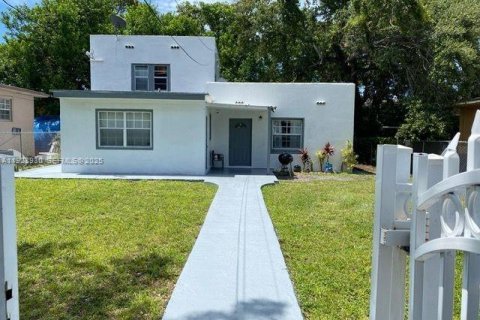 Apartamento en alquiler en Miami, Florida, 3 dormitorios, 116.41 m2 № 1992127 - foto 1