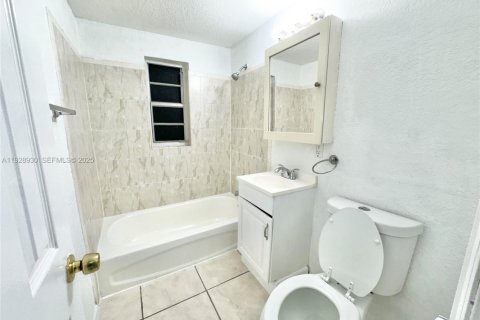Apartamento en alquiler en Miami, Florida, 3 dormitorios, 116.41 m2 № 1992127 - foto 17