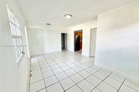 Apartamento en alquiler en Miami, Florida, 3 dormitorios, 116.41 m2 № 1992127 - foto 5