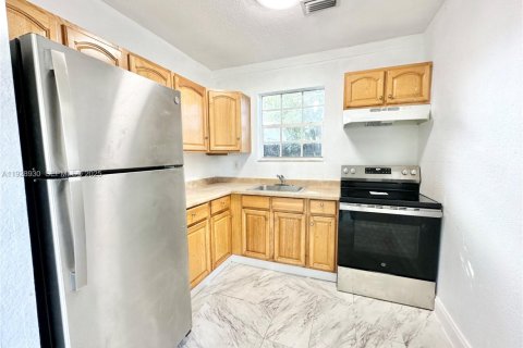 Apartamento en alquiler en Miami, Florida, 3 dormitorios, 116.41 m2 № 1992127 - foto 10