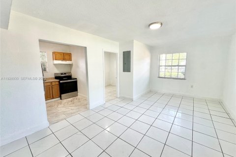 Apartamento en alquiler en Miami, Florida, 3 dormitorios, 116.41 m2 № 1992127 - foto 6