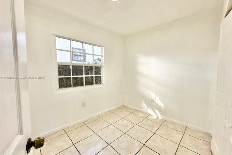 Apartamento en alquiler en Miami, Florida, 3 dormitorios, 116.41 m2 № 1992127 - foto 14