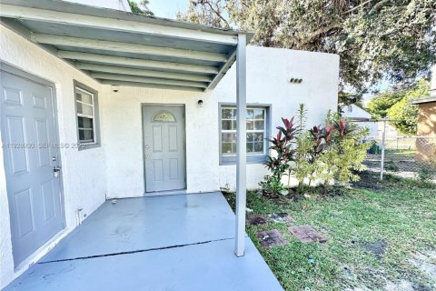 Apartamento en alquiler en Miami, Florida, 3 dormitorios, 116.41 m2 № 1992127 - foto 2