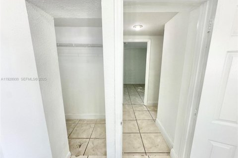 Apartamento en alquiler en Miami, Florida, 3 dormitorios, 116.41 m2 № 1992127 - foto 24