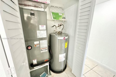 Apartamento en alquiler en Miami, Florida, 3 dormitorios, 116.41 m2 № 1992127 - foto 19