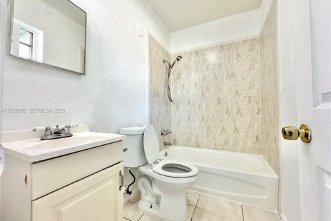 Apartamento en alquiler en Miami, Florida, 3 dormitorios, 116.41 m2 № 1992127 - foto 28