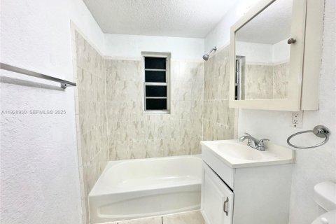 Apartamento en alquiler en Miami, Florida, 3 dormitorios, 116.41 m2 № 1992127 - foto 16