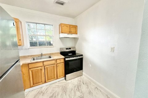 Apartamento en alquiler en Miami, Florida, 3 dormitorios, 116.41 m2 № 1992127 - foto 7