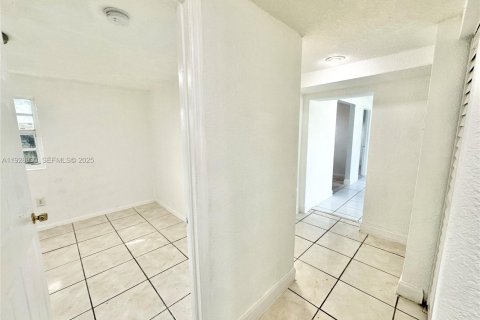 Apartamento en alquiler en Miami, Florida, 3 dormitorios, 116.41 m2 № 1992127 - foto 15
