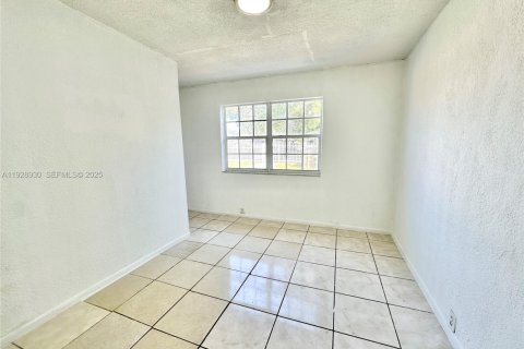 Apartamento en alquiler en Miami, Florida, 3 dormitorios, 116.41 m2 № 1992127 - foto 22