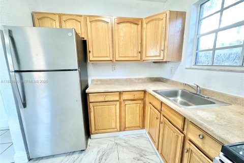 Apartamento en alquiler en Miami, Florida, 3 dormitorios, 116.41 m2 № 1992127 - foto 8