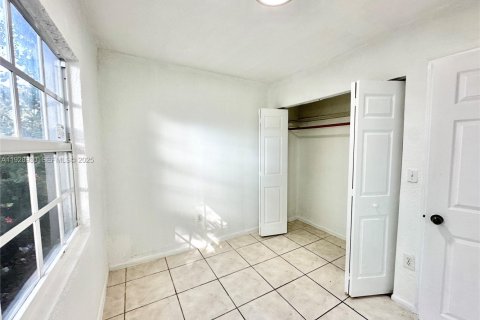 Apartamento en alquiler en Miami, Florida, 3 dormitorios, 116.41 m2 № 1992127 - foto 12