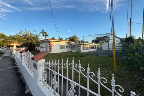 Terrain à vendre à Miami, Floride № 2000080 - photo 4