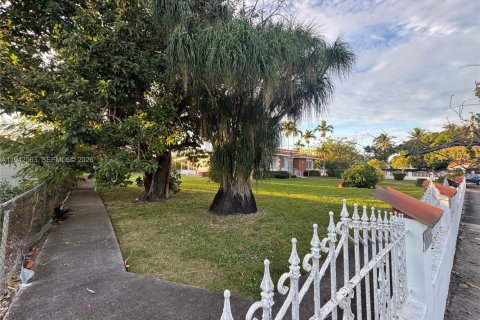 Terrain à vendre à Miami, Floride № 2000080 - photo 3