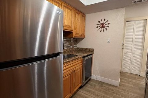 Condo in Orlando, Florida, 1 bedroom № 2233818 - photo 9
