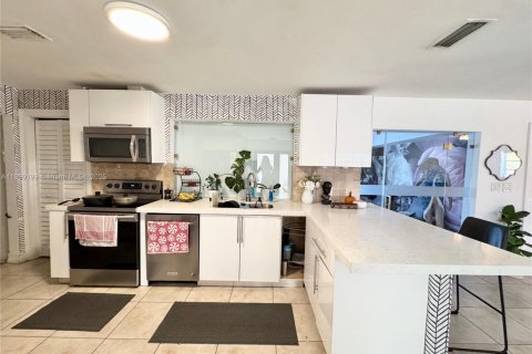 Снять в аренду виллу или дом в Майами, Флорида 4 спальни, 170.01м2, № 1951752 - фото 2